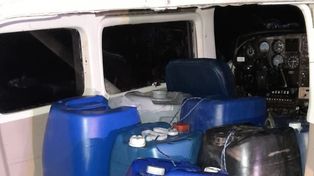 Vuelo sospechoso: los antecedentes de los detenidos tras abandonar una avioneta cerca de Rosario