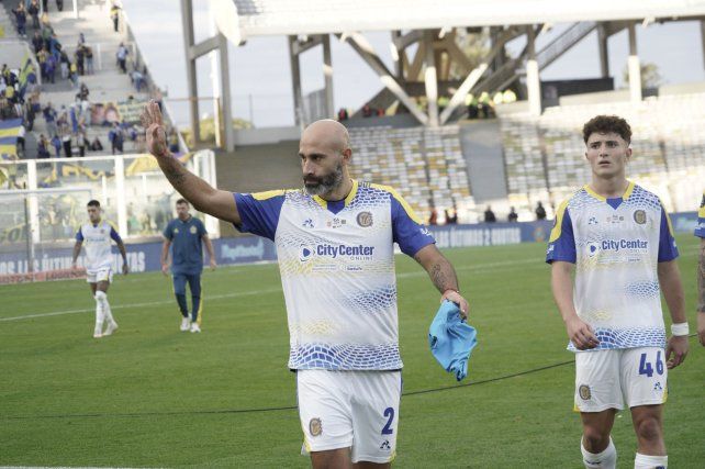 Quintana se despidió de los hinchas canallas en Córdoba, donde no sumó minutos. Quintana se despidió de los hinchas canallas en Córdoba, donde no sumó minutos.