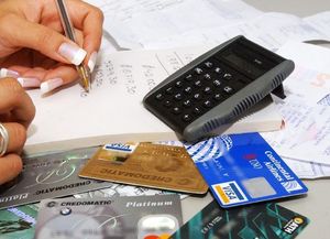 El 76% de los endeudados en Argentina recurre al crédito para pagar alimentos, salud y servicios
