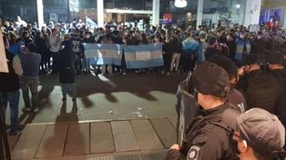El subinterventor volvió a Buenos Aires y se instala la carpa del aguante