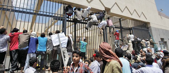 Grupos musulmanes radicalizados lograron ingresar al patio de la embajada de EEUU en Saná