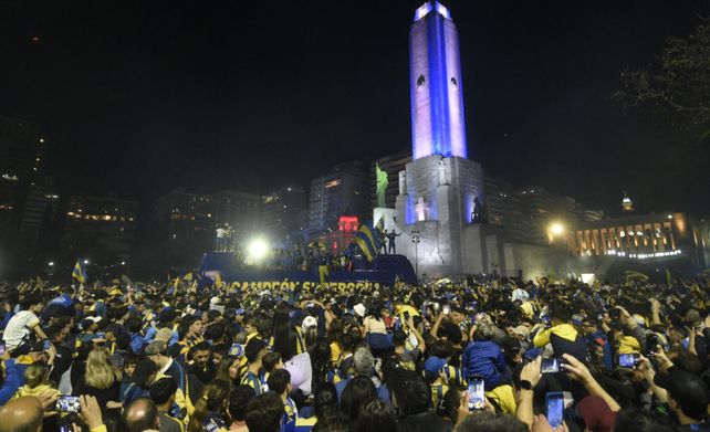 Central campeón: las imágenes de la fiesta gigante que el Canalla armó al pie del Monumento