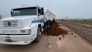 Ya se distribuyeron más de 4.000 metros cúbicos de broza en la ruta 42, en el tramo entre la ruta nacional 136 y arroyo Isletas, en departamento Gualeguaychú