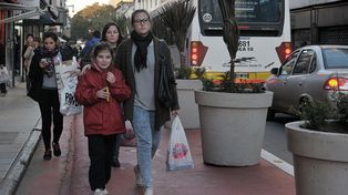 Los santafesinos ya se apropiaron de la remodelada calle Mendoza en el microcentro