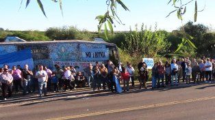 La Asamblea Ciudadana Ambiental de Gualeguaychú y vecinos se movilizaron en caravana desde Arroyo Verde hacia el Puente Internacional General San Martín