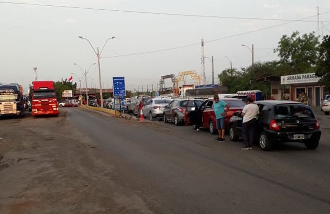 Colapsaron las rutas y la aduana para ingresar a Paraguay por el éxodo sabalero