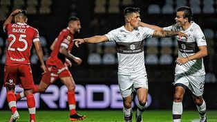 Matías Tissera, delantero que la rompió en Platense y sonó en Colón, se podría ir a Bulgaria.&nbsp;