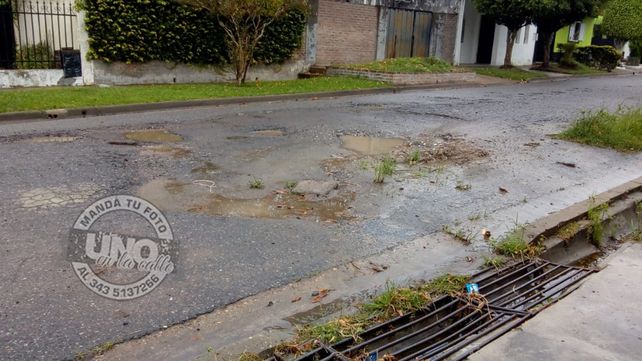 Tremendos baches en Mihura y Crespo