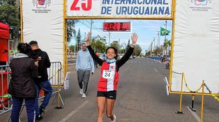 La jovencita Ximena Simeone de Puerto Yeruá se impuso en los 21 Kilómetros en Uruguayana.
