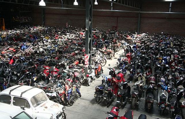Proponen que los autos abandonados sean donados a escuelas técnicas
