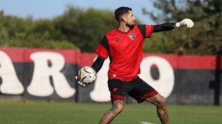 A sacar las malas vibras lo más lejos posible. Newell’s juega un partido clave ante Deportivo Riestra y precisa empezar a sumar en serio.