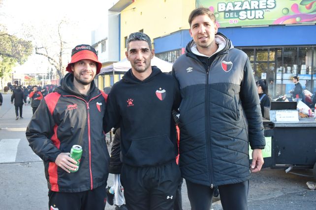 Todo el color de los hinchas de Colón, que coparon el Brigadier López