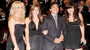 Maradona ahora va contra Claudia, Dalma y Gianinna