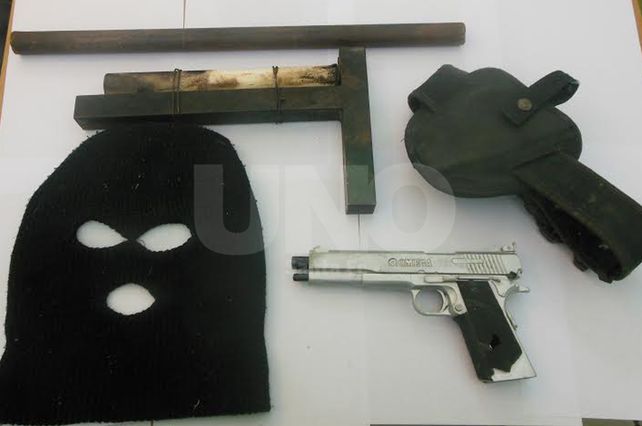Cayó un rosarino armado y con pasamontañas en el barrio Candioti