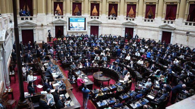 Con movilización fuera del Congreso