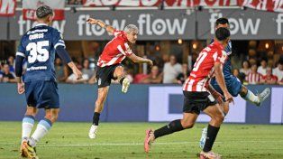 El uruguayo Neves marcó el segundo gol de Estudiantes.