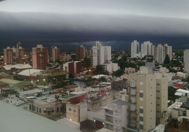 Así se formaba la tormenta sobre el cielo santafesino./ gentileza Juan