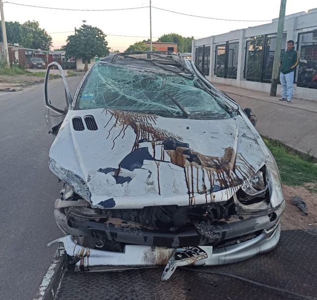 Así quedó el Peugeot tras volcar en Circunvalación.&nbsp;