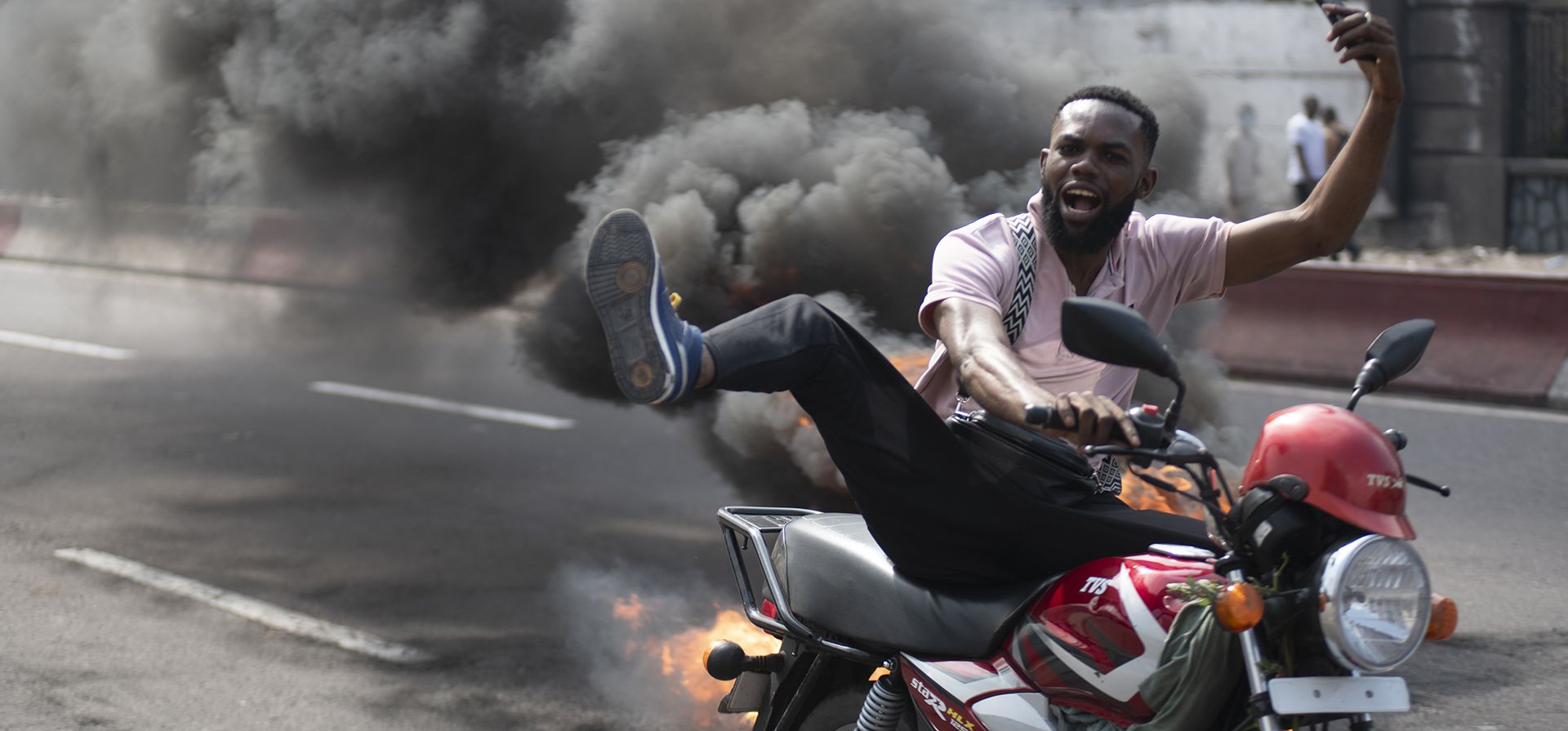 La gente protesta en Kinshasa, República Democrática del Congo, el martes 28 de enero de 2025, contra los avances de los rebeldes del M23, respaldados por Ruanda, en Goma, la capital del este del Congo. (Foto AP/Samy Ntumba Shambuyi) La gente protesta en Kinshasa, República Democrática del Congo, el martes 28 de enero de 2025, contra los avances de los rebeldes del M23, respaldados por Ruanda, en Goma, la capital del este del Congo. (Foto AP/Samy Ntumba Shambuyi)