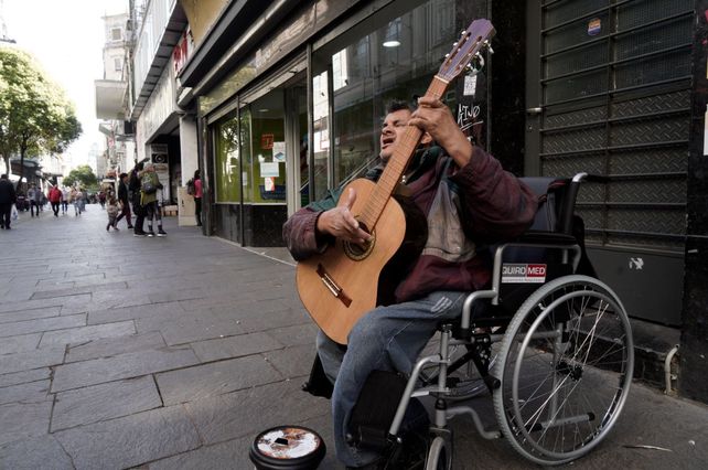 El músico Marcelo Moyano luce