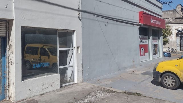 Sanford: boqueteros entraron al banco  pero huyeron al activarse la alarma