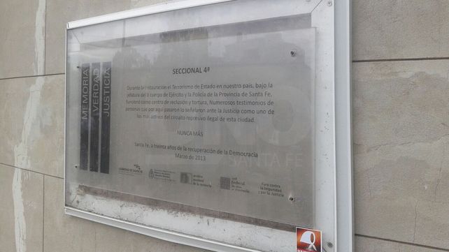La placa que se colocó en La Cuarta.