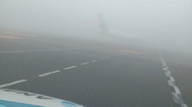 La niebla afectó una veintena de vuelos en Buenos Aires y también lo sufrió Rosario