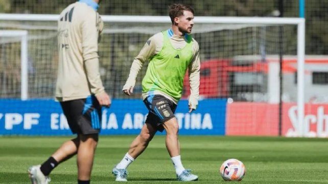 La Selección Argentina volvió a los entrenamientos y piensa en Ecuador.