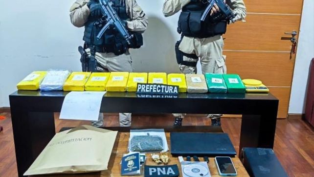 Allanan propiedades de un narco en Roldán y Rosario: secuestraron 12 kilos de cocaína valuados en casi $200 millones Allanan propiedades de un narco en Roldán y Rosario: secuestraron 12 kilos de cocaína valuados en casi $200 millones