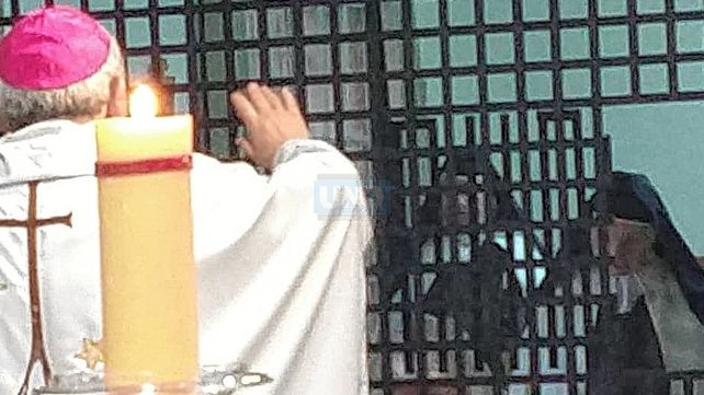 Bendición. Monseñor Héctor Zordán presidió la celebración de votos perpetuos.