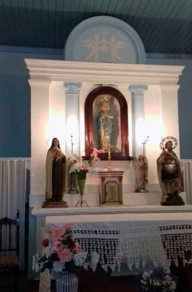 La capilla conserva en su interior un valioso conjunto de bienes patrimoniales que permiten reconstruir aspectos de la evolución social y religiosa de la colonia a lo largo del tiempo. (Imagen de Street View Google)
