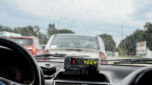 Por los aumentos, taxistas discuten una nueva tarifa