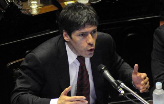El jefe de Gabinete volvió a culpar al matutino Clarín.