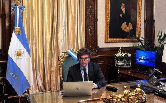 Javier Milei mantiene la pulseada con los gobernadores.