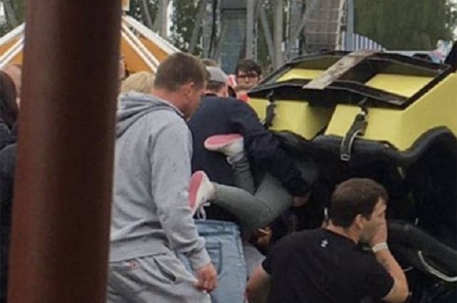 Terror en la montaña rusa: un vagón descarriló y cayó nueve metros