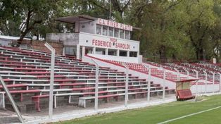 El Estadio Parque Federico Omar Saroldi está ubicado en la avenida 19 de Abril 11700, en Montevideo.