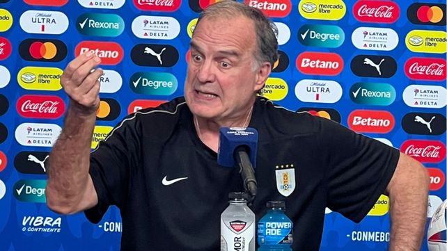 Marcelo Bielsa no se contuvo y sus dichos en rueda de prensa trajeron cola.