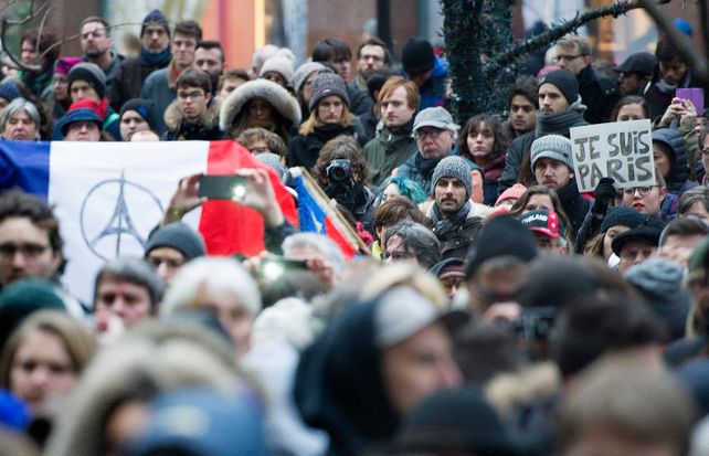 En Montreal y en todo el mundo hubo muestras de solidaridad con las víctimas de París.