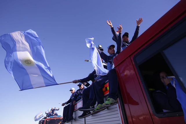 Histórico recibimiento a los jugadores de sóftbol campeones del mundo