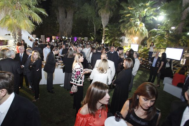 Más de 450 personas colaboraron con la cena de Valos y Banco de Alimentos.