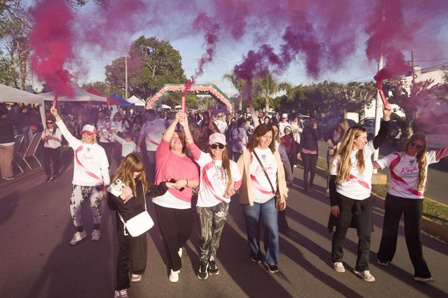 Con más de 350 participantes Roldán vivió una jornada de concientización en el marco del Octubre Rosa