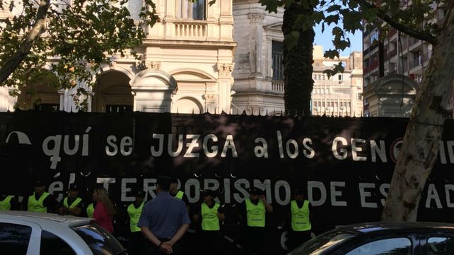 Después de tres postergaciones, arrancó el juicio por la causa Feced III