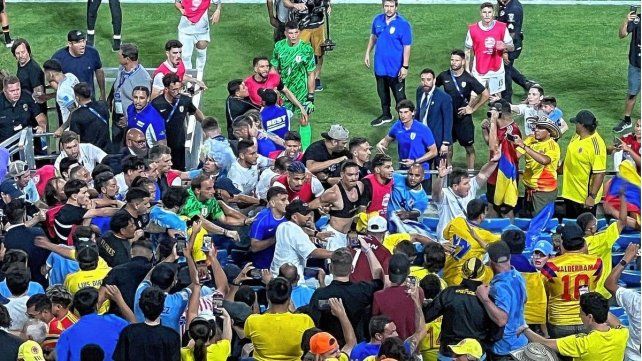 Once jugadores de Uruguay fueron informados tras los incidentes frente a Colombia.