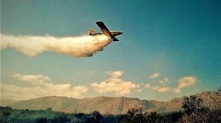 Realizan evacuaciones masivas en Cosquín por los incendios en las sierras