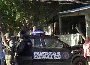 Una camioneta de Gendarmería terminó incrustada en una casa de Empalme Graneros