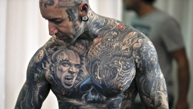 Barbas, bigotes y tatuajes en la convención internacional de Bucarest