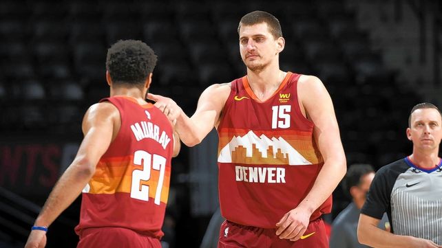 Nikola Jokic fue la gran figura de Denver ante Portland en la NBA.&nbsp;