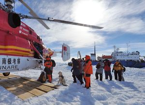 Rescataron a todos los pasajeros del buque ruso varado en la Antártida