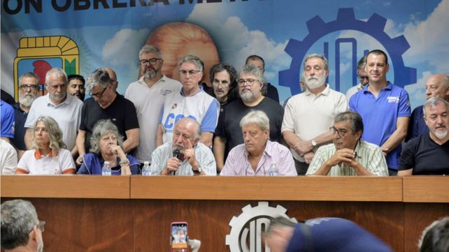 Dirigentes de la CGT y la CTA brindaron una conferencia de prensa el martes 10 de febrero de 2026 en la sede de la UOM como antesala de una marcha contra la reforma laboral.