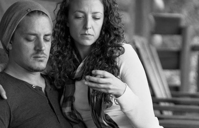 Un fotógrafo borró los celulares de las imágenes que capturó de escenas familiares y cotidianas